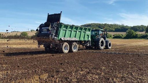 DLG APPROVED quality mark awarded to Brantner TA 24078 Power−Spread pro universal spreader with CSP2−2 spreading unit