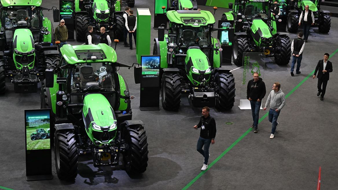 Hall 4 presented tractors among others