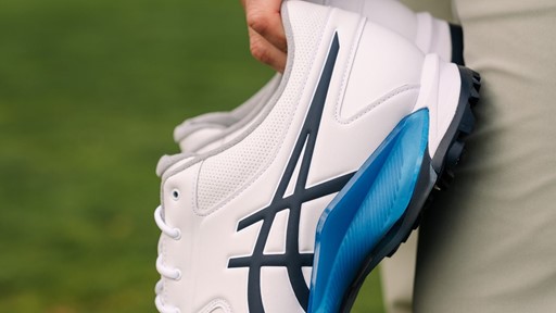 GEL ACE PRO M Standard White Midnight Lifestyle