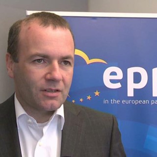 EVP-Fraktionschef Manfred Weber wirft dem linken Flügel sowie den liberalen Parteien im Europäischen Parlaments