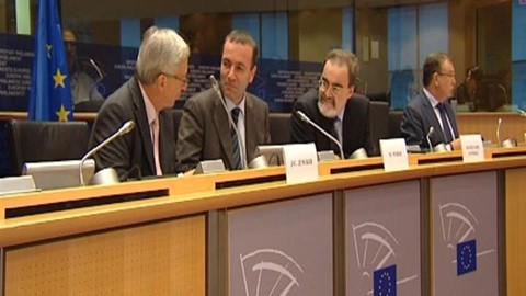 commission-president-candidate-juncker-courts-fellow-epp-group-members-before-confirmation-vote