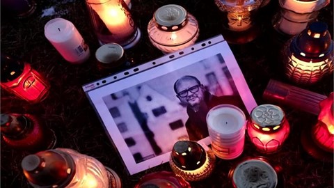 i-dont-want-to-shout-but-i-cannot-remain-silentsays-the-widow-of-slain-gdansk-mayor-pawel-adamowicz-speaking-at-the-european-parliament