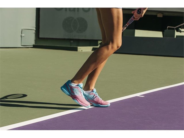 flexible tennis shoes