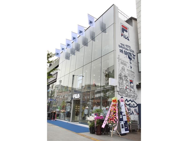 tiggeri Sinewi for eksempel FILA Newsmarket : Exterior view of FILA's new mega shop in Itaewon, Seoul