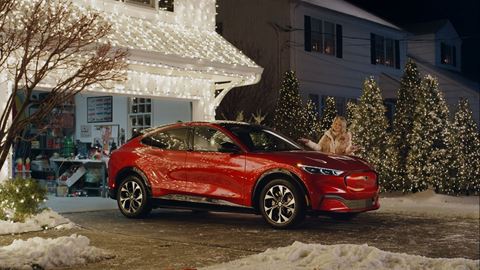 it-s-a-beaut--clark--mustang-mach-e-lights-up-in-new-tv-spot-with-chevy-chase--beverly-d-angelo-repr