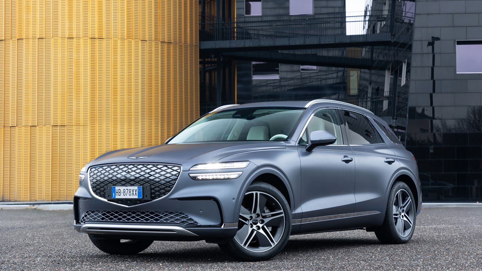 ELECTRIFIED GV70