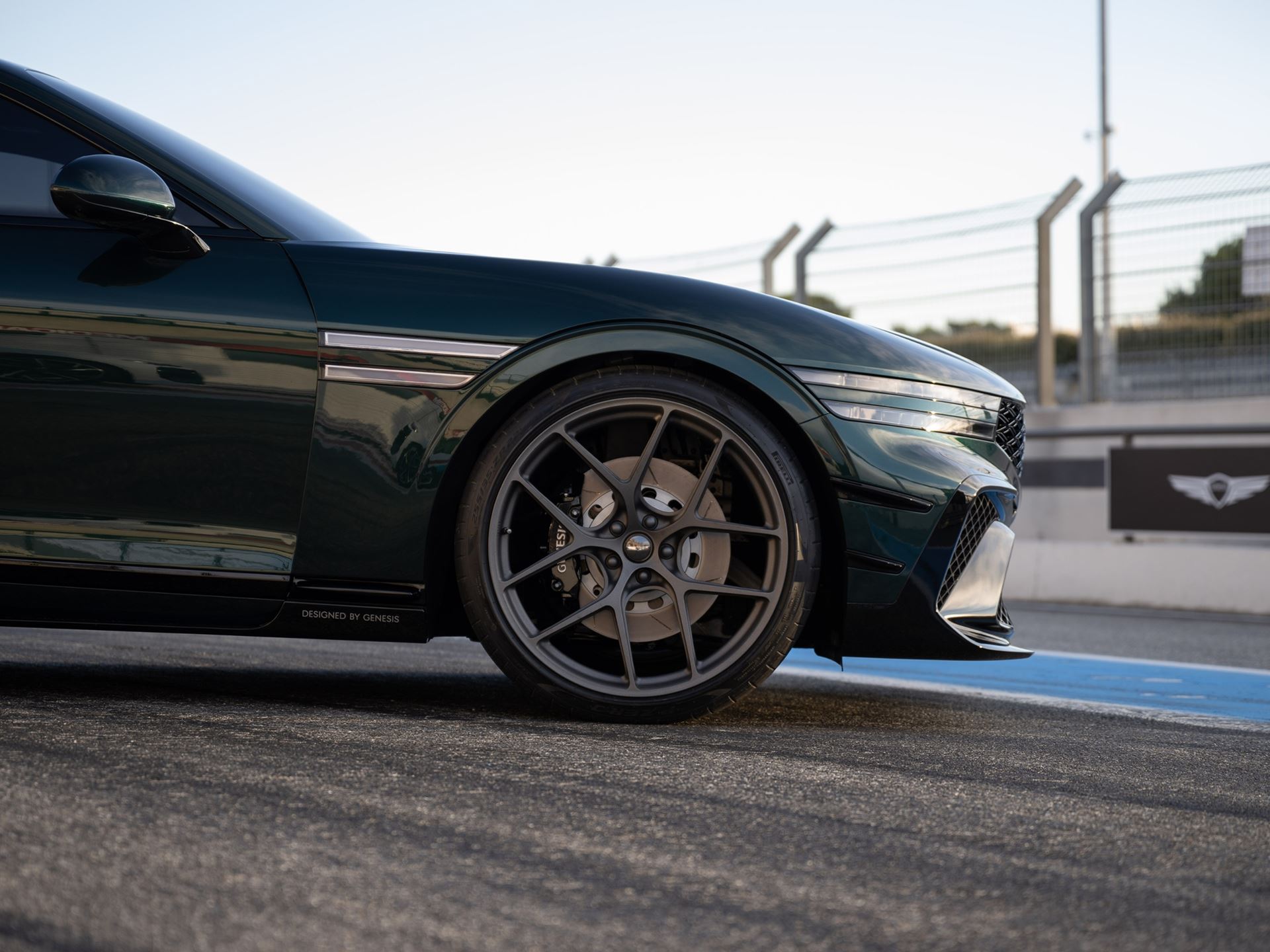 A CLOSER LOOK GENESIS G90 WINGBACK CONCEPT