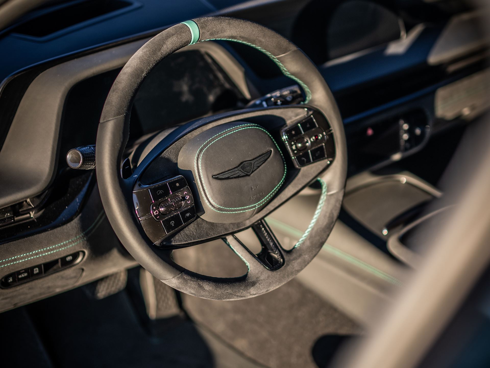 A CLOSER LOOK GENESIS G90 WINGBACK CONCEPT