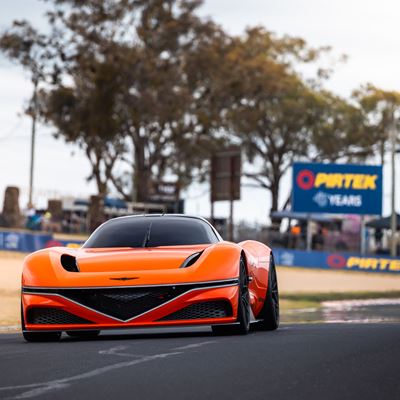 JACKY ICKX AT BATHURST DEMONSTRATION LAP