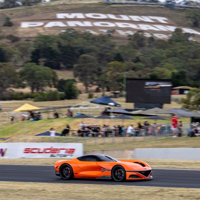 JACKY ICKX AT BATHURST DEMONSTRATION LAP