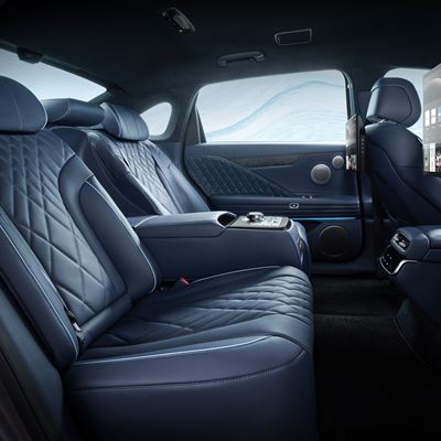 GENESIS ELECTRIFIED G80 SECOND ROW