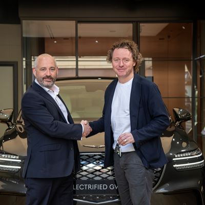 GENESIS ELECTRIFIES PARTNERSHIP WITH MICHELIN STAR CHEF TOM KITCHIN