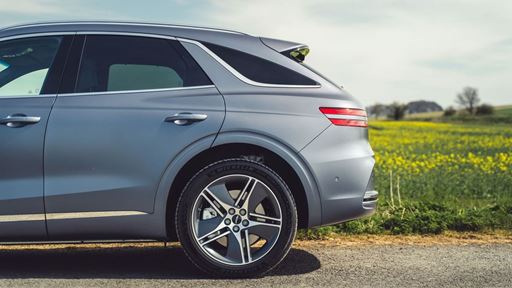 ELECTRIFIED GV70
