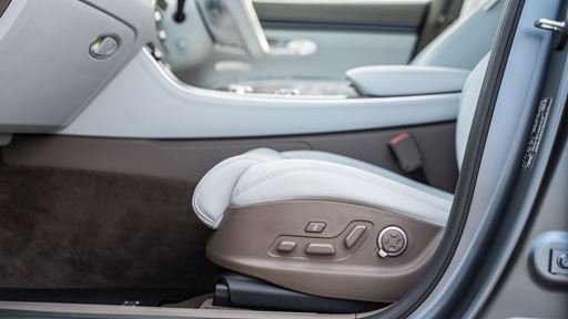 ELECTRIFIED GV70