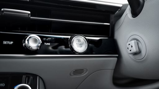 ELECTRIFIED GV70