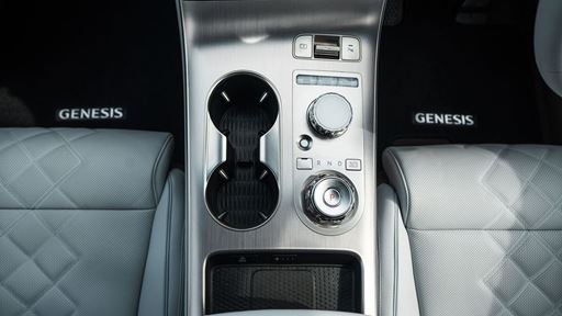 ELECTRIFIED GV70