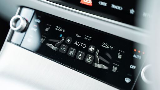 ELECTRIFIED GV70