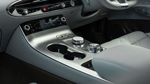 ELECTRIFIED GV70