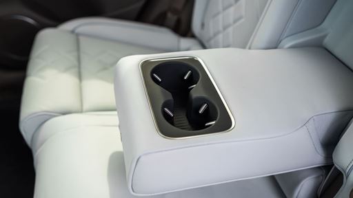ELECTRIFIED GV70