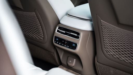 ELECTRIFIED GV70