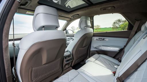 ELECTRIFIED GV70