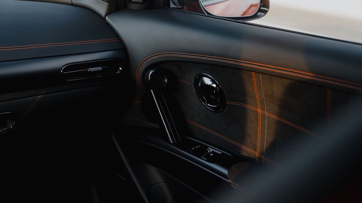 2026 10 5 6 genesis gv60 magma test drives ontrack interior 11