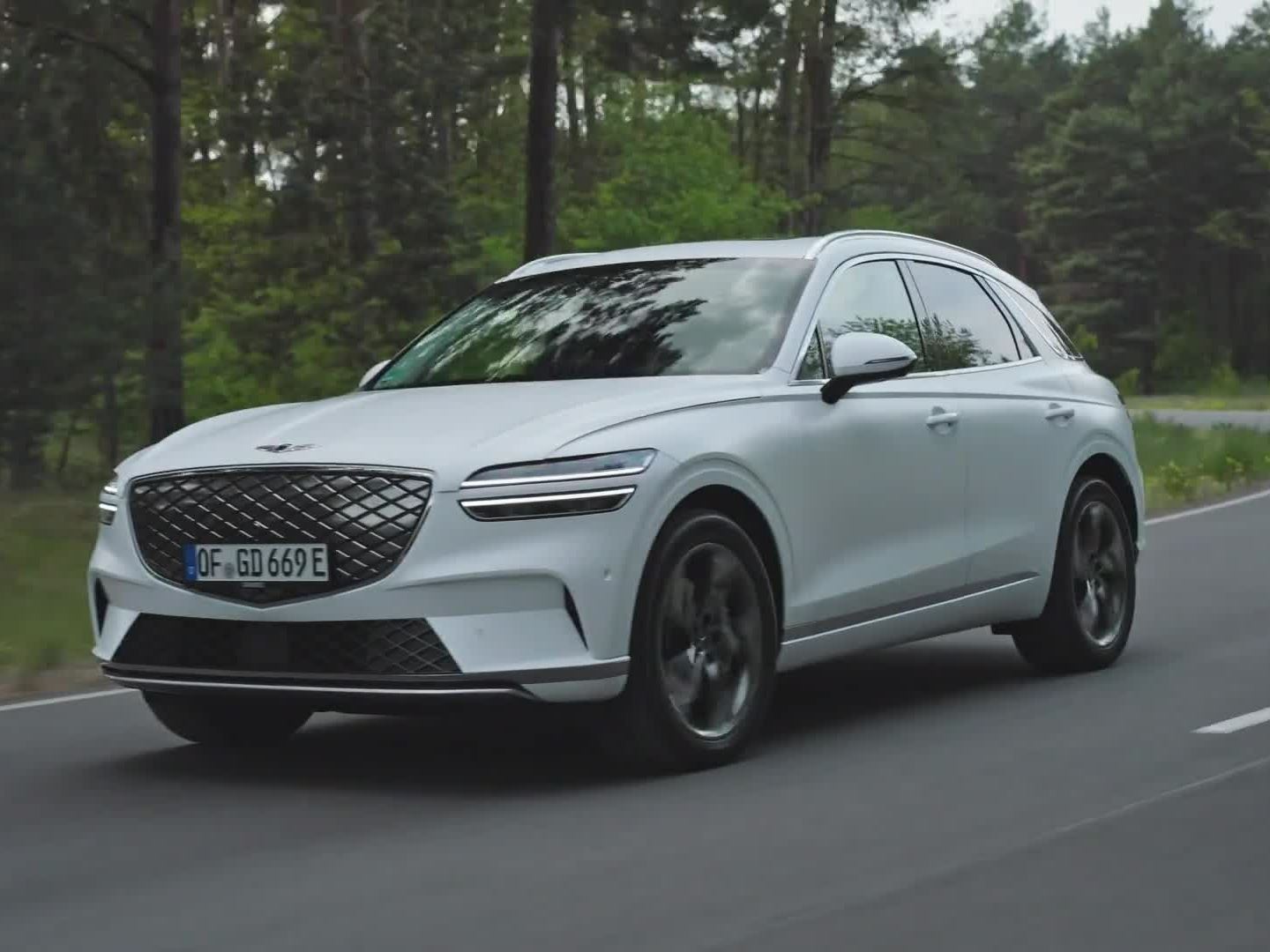 electrified-gv70---matterhorn-white-statics-and-driving---b-roll