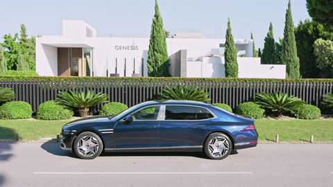 genesis-g90-lwb-capri-blue-pearl---broll