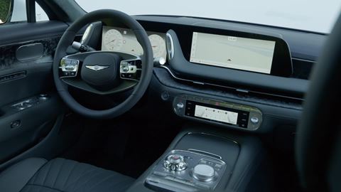 genesis-g90-screen---broll