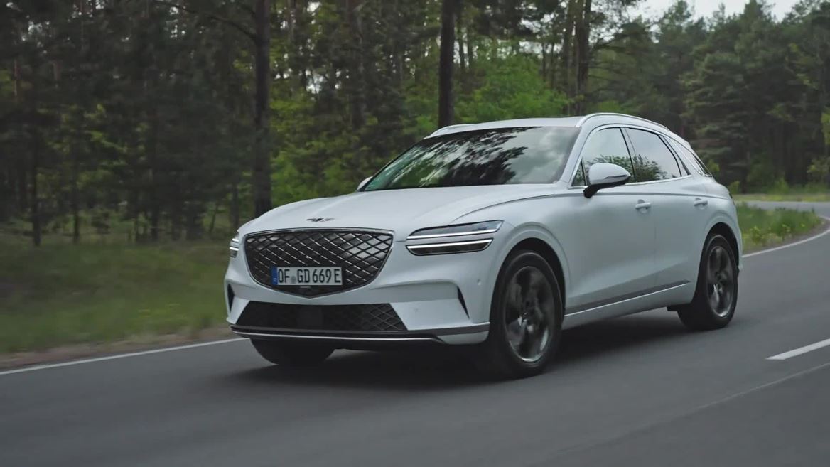 electrified-gv70---matterhorn-white-statics-and-driving---b-roll