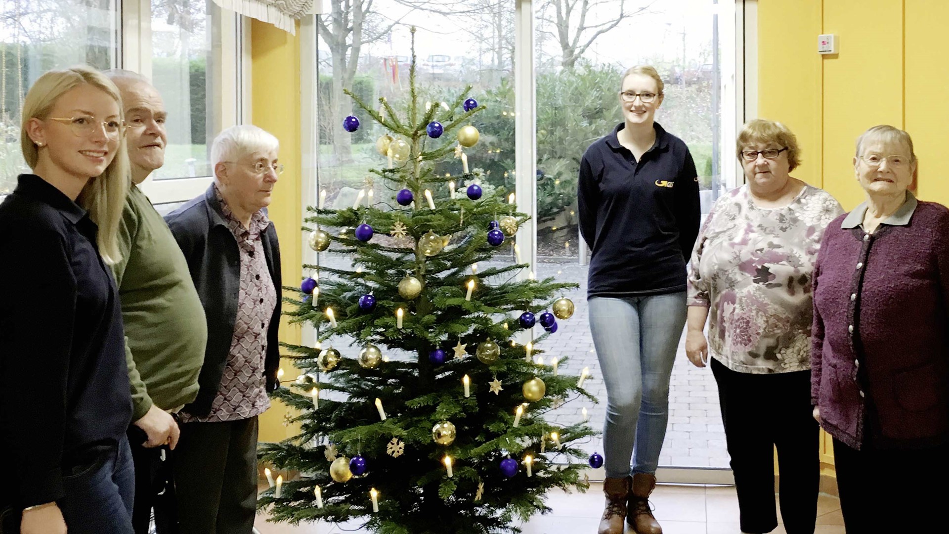 GLS: Weihnachtsbäume für Seniorenheime
