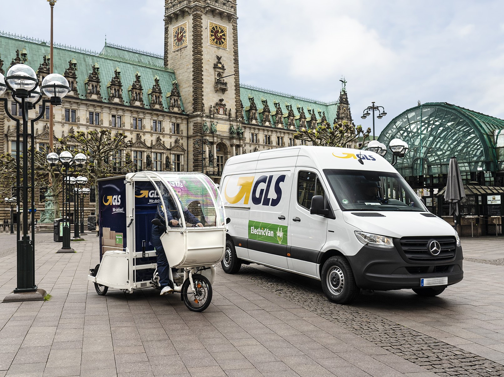 GLS eBike und eVan Hamburger Rathaus