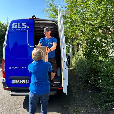 Lena Arnoldt zu Besuch bei GLS Germany