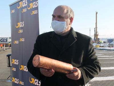Pavel Včela, Director of GLS Czech Republic, with the copper box containing a message for future generations in Jihlava.