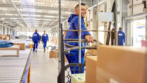 Mitarbeitende im Depot