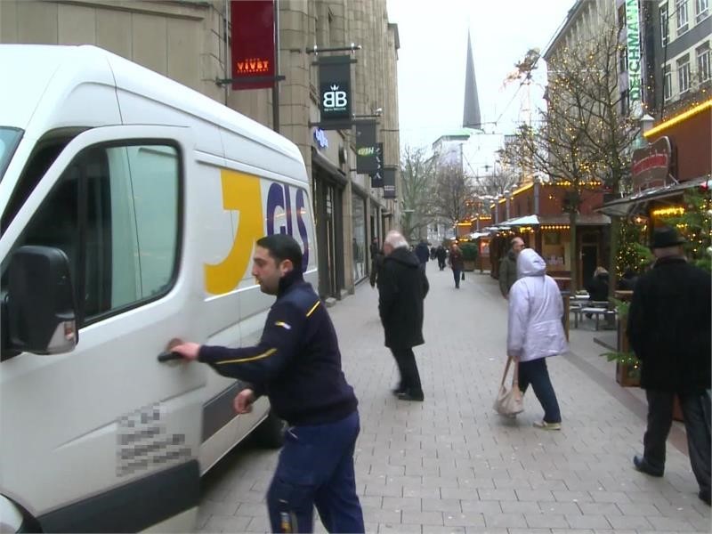 gls-germany--paketzusteller-in-der-vorweihnachtszeit