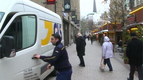 gls-germany--paketzusteller-in-der-vorweihnachtszeit