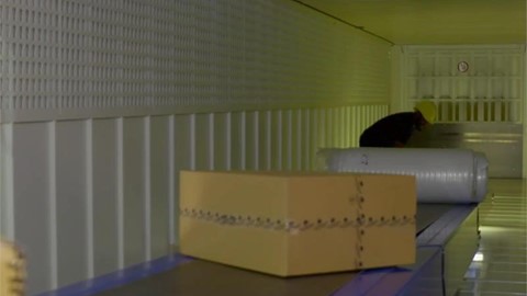 gls-germany-setzt-erstmals-lang-lkw-ein---innen