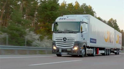 gls-germany-setzt-erstmals-lang-lkw-ein---front