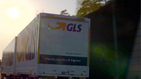 gls-germany-setzt-erstmals-lang-lkw-ein---heck