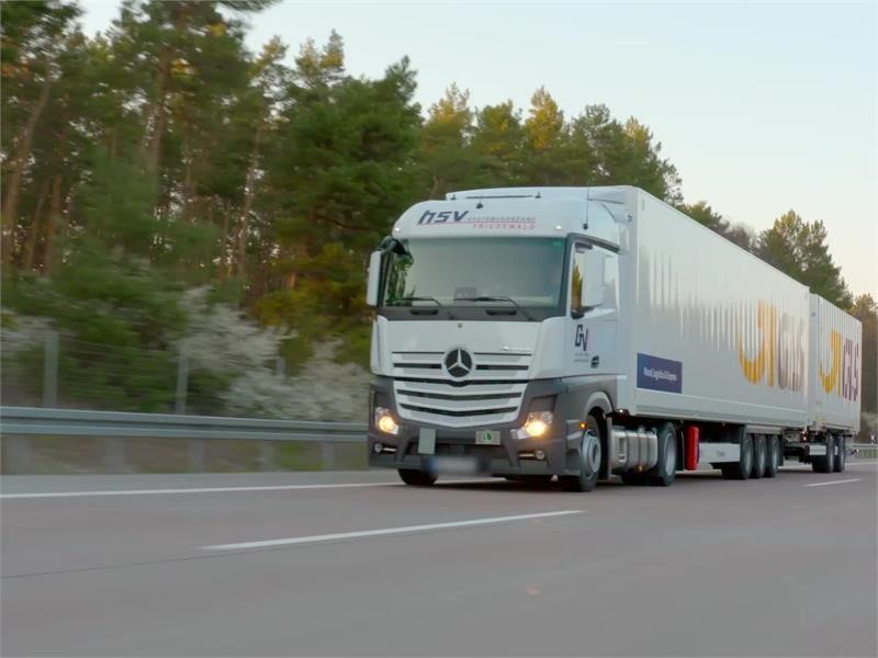 GLS Newsroom : GLS Germany setzt erstmals Lang-Lkw ein - Front