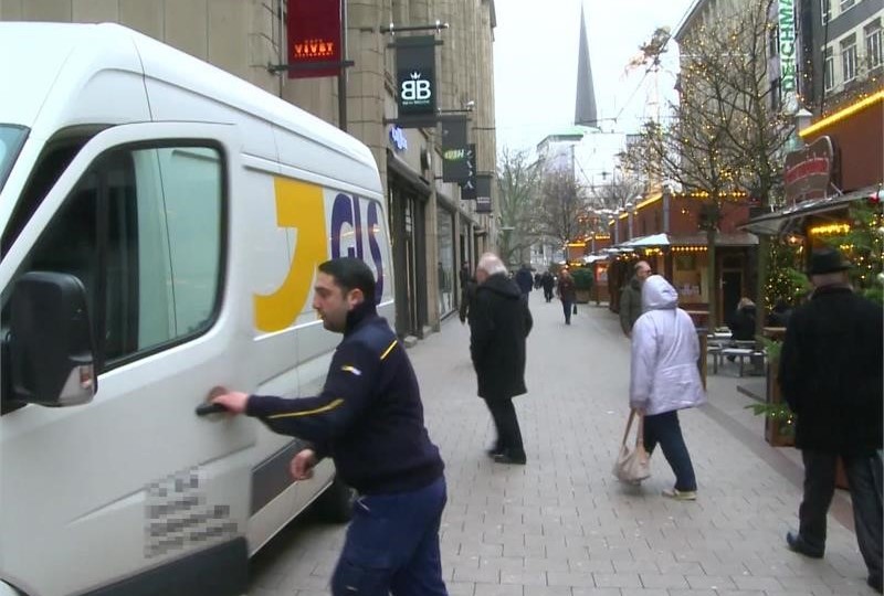 gls-germany--paketzusteller-in-der-vorweihnachtszeit