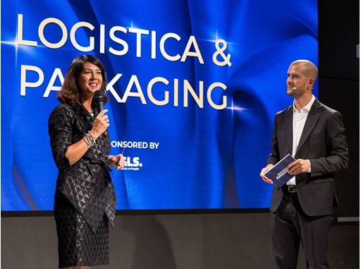 Elisa Piazzola, Chief Commercial Officer di GLS e Mario Moroni, conduttore Netcomm AWARD 2023