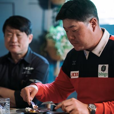 MUN KIM (CHEF), IM SUNG-JAE (GOLFER) TASTING