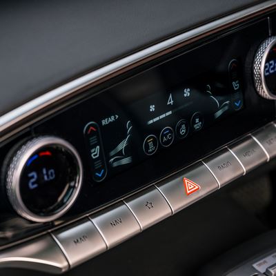 ELECTRIFIED GV70