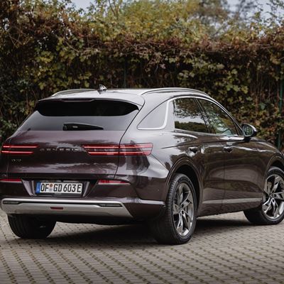 ELECTRIFIED GV70