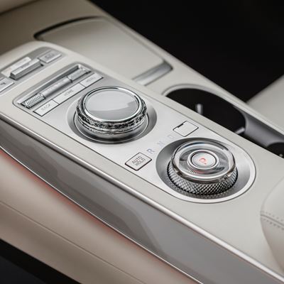 ELECTRIFIED GV70