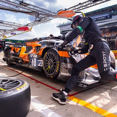 CREW MEMBERS OF THE GENESIS MAGMA RACING TEAM CHANGE TIRES DURING A PIT STOP AT CIRCUIT PAUL RICARD