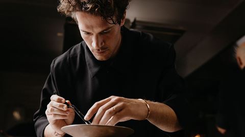 DOMINIK HARTMANN