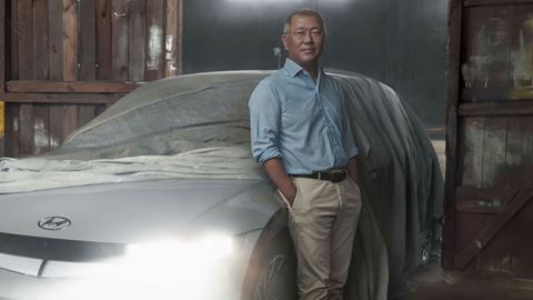 GROUP EXECUTIVE CHAIR EUISUN CHUNG NAMED MOTORTREND PERSON OF THE YEAR